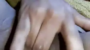 Horny srilanken girl fingering hard in her wet pussy