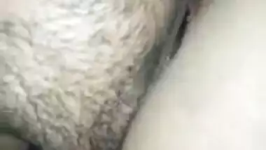 Desi clean pussy fucking MMS video clip of Desi girl with lover