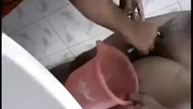 Desi maid shaving dick of house-owner video