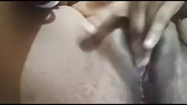 Bhabhi doing phone sex while masturbating hot pussy