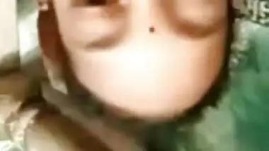 Amateur Desi girl spreads broken pussy lips and fucks herself in bed