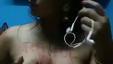 Kolkata boudi show her big boob selfie video capture