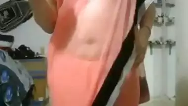 Desi babe aaliah on cam in saree without blouse shows boob pussy and ass