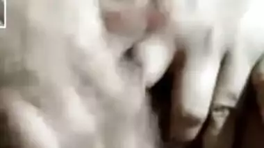 Mature aunty showing her pussy hole