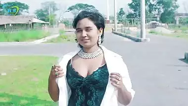 Booby shy bengali girls huge cleavage show seductive photoshoot