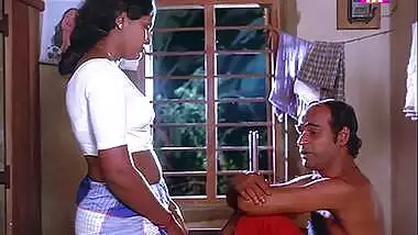 Beena Kumbalangi scenes village beauty dusky in lungi blouse sexy tummy deep navel