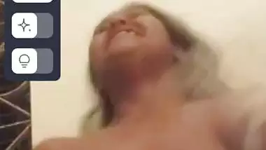 Tamil girl smoking with boobs show on video call sex