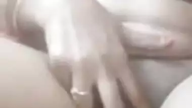 Desi bhabi show her sexy pussy