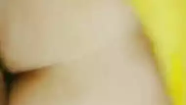 Desi MILF tempted man into XXX pussy-penetration in amateur MMS video