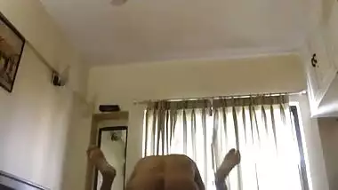 Naukrani in saree getting fucked hard with legs in the air!
