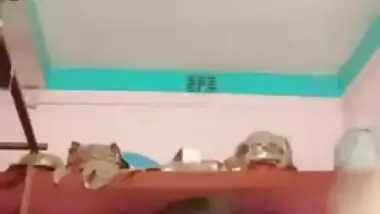 Desi amateur XXX model has camera to make erotic striptease video