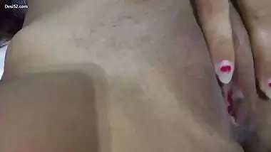 Desi bhabi fingering pussy selfie video