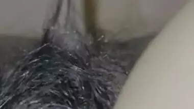 Sri lanka girl pissing hairy pussy closeup urinating real sounds