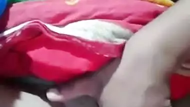 Today Exclusive -boudi Showing Her Boobs And Fingering