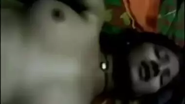 Desi Indian gal gets her Boobs squeezed and massaged