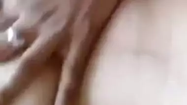 Super-horny Indian girl uses different things as a source of porn bliss
