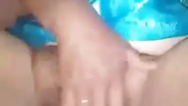 Desi aunty fingering pussy