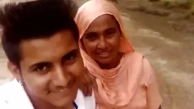 Bhabhi Brest Pressing By Dewar