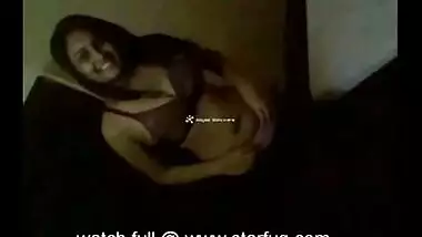 Desi Girl Aamna Get Nude Show Hard
