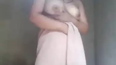 Desi chick takes clothes off and remains naked exposing big boobs