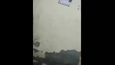 Indian handjob clip of a horny office aunty