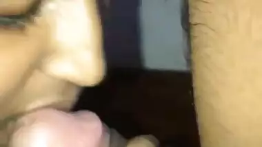 Dusky Srilankan wife giving an erotic blowjob