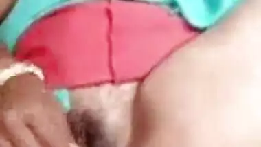 Desi mature hot aunty masturbating
