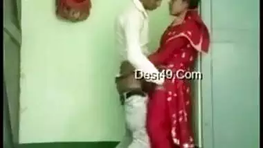 Indian gal caught drilled by lover in standing pose in Desi mms video