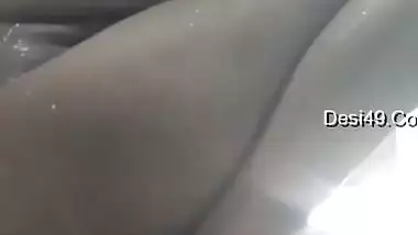 Today Exclusive- Desi Bhabhi Record Her Bathing Video