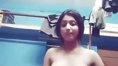 Desi girlfriend exposing boobs on cam for her lover
