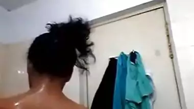 Mallu Kannur girl taking naked bath video