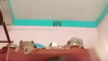 Desi amateur XXX model has camera to make erotic striptease video