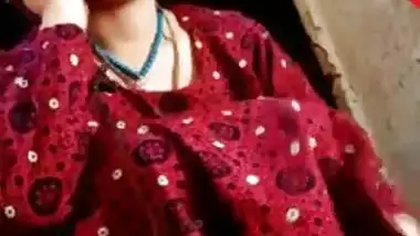 Dehati wife showing her white pussy on video call
