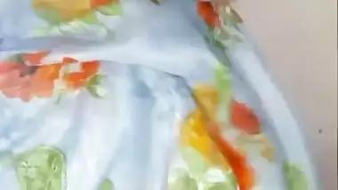 Super sexy Indian wife sexy boobs show