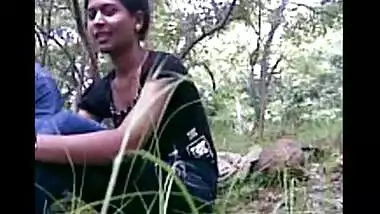 College desi girl do quick outdoor sex with her Indian senior buddy