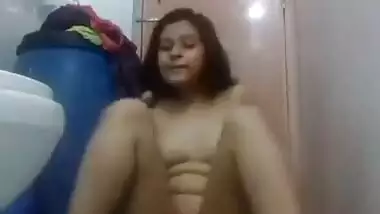 Desi sexy girl show her hot boobs