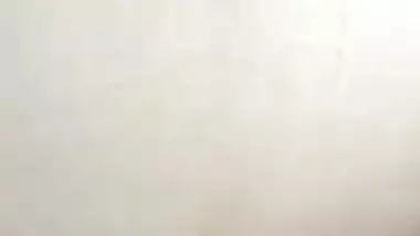 Amateur Indian nude girl sex with her bf goes viral