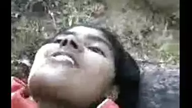 Indian Girl Fucked BY her Lover in Outdoor Sex Scandal