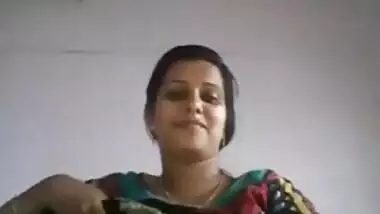 Indian Woman Shows Tits