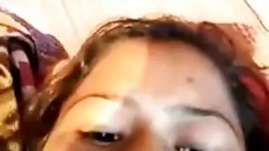 Cute Desi girl Shows Her Boobs