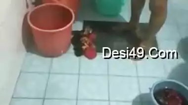 Desi fatty pours water on her nude body in front of the