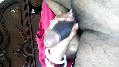 Amateur Desi wife oily handjob