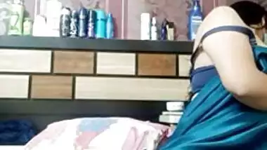 Bhabhi Allow to play with her perfect round shape boobs and pussy