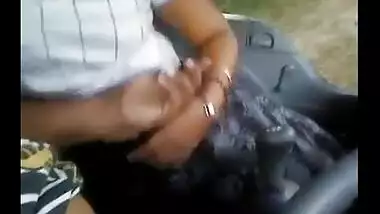 Sexy Kanpur maid’s outdoor blowjob & boobs show
