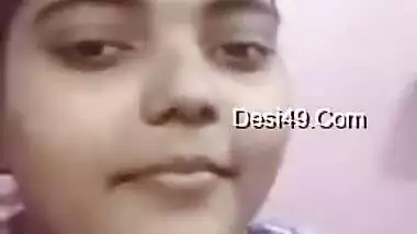 Today Exclusive -cute Desi Girl Shows Her Boobs