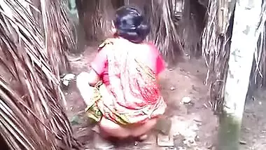 Desi aunty piss capture