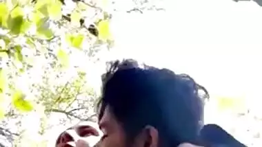Sexy kolkata couple groping in victoria memorial
