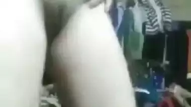 Horny village Desi XXX girl masturbating her bald pussy on cam