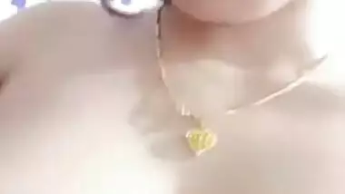 Desi cute girl boobs show selfie viral clip
