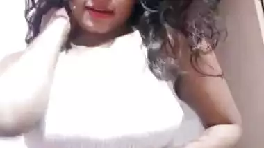 Sexy Hindi Girl Dirty Talk Showing Boobs To Cousin